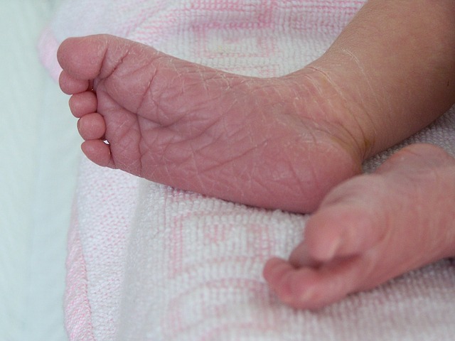 Baby Füsse trockene Haut