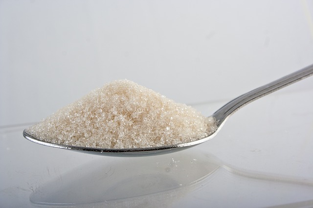 Zucker auf Loeffel
