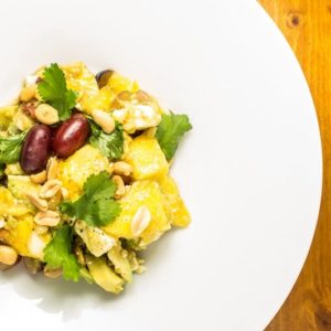 Sommerlicher Mango Trauben Avocadosalat aus Myanmar