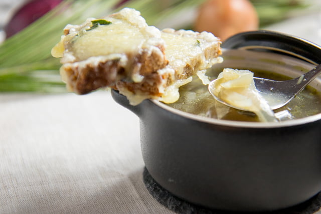 Die beste gesunde Version der französischen Zwiebelsuppe (mit allen Tipps die du dazu brauchst)