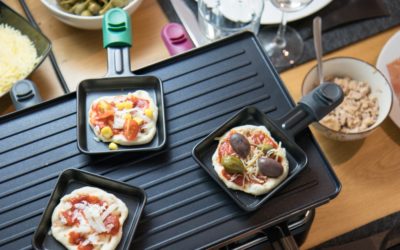 Ein Abend mit Freunden: Mini Pizza aus dem Raclette Grill – Keine Qual der Belagwahl