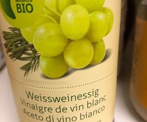 weissweinesseig mit estragon –  –