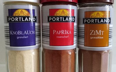 Gewürze (Knoblauch granuliert, Paprika rosenscharf, Zimt gemahlen) – Portland –